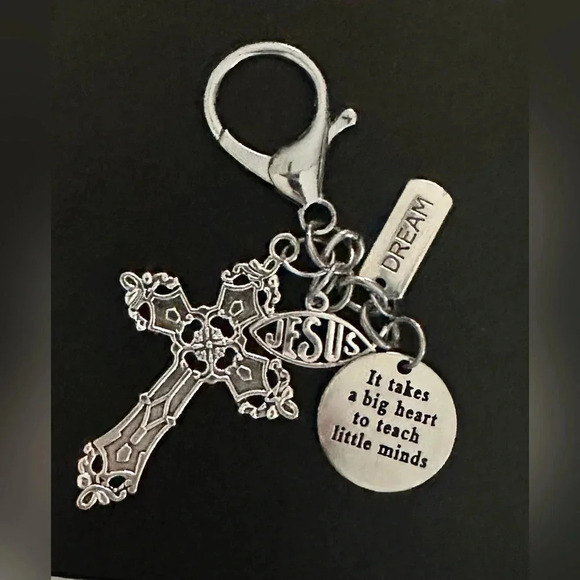 4 piece Butterfly and 5 cross keychains Lot - Picture 2 of 7